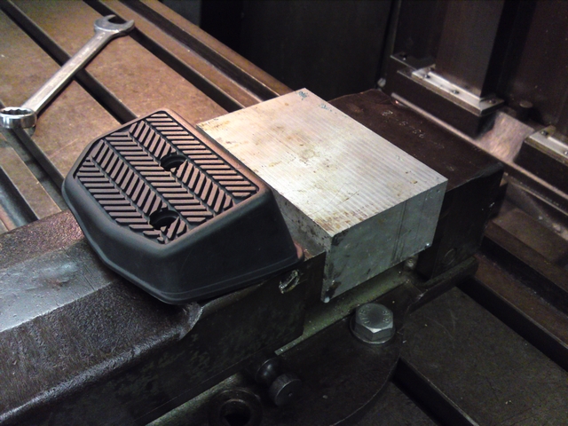 Solid aluminum block for footrest on milling machine