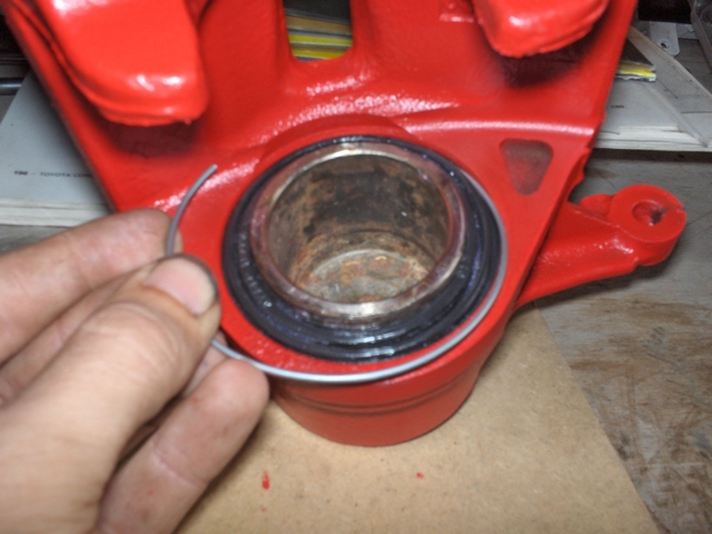 Retaining ring for dust boot